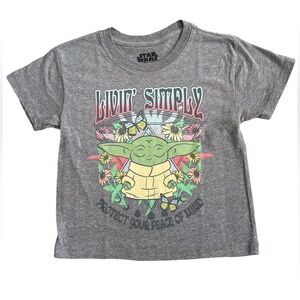 STAR WARS LIVIN’ SIMPLY BABY YODA GIRLS GRAPHIC TSHIRT. SIZE MEDIUM. GRAY